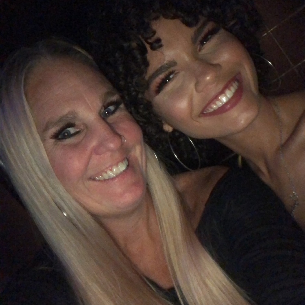 Meet your Poshers, Allison and Sydney